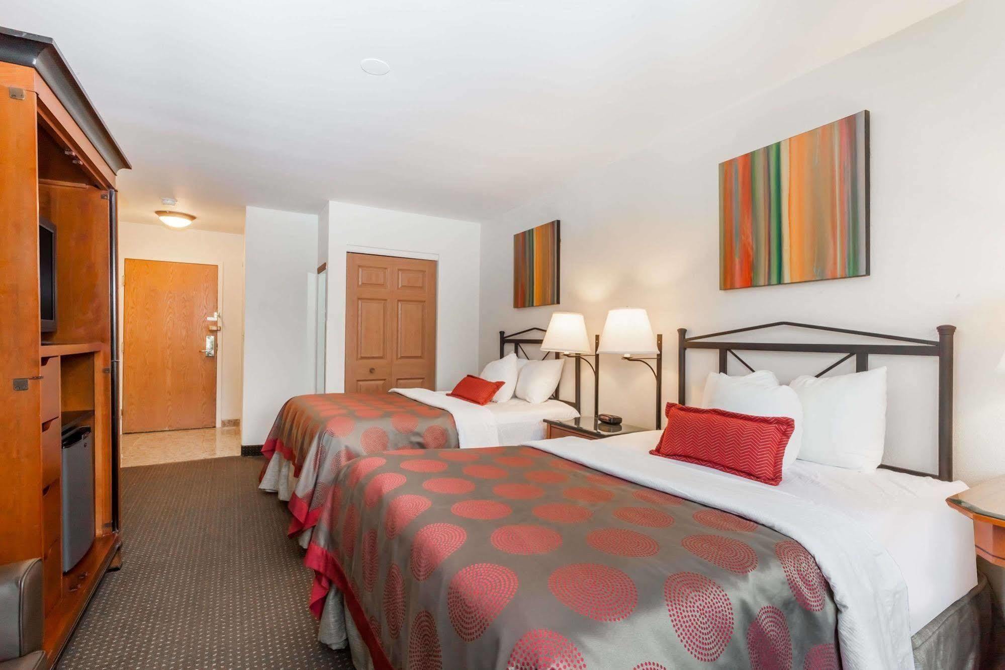 Ramada By Wyndham Rock Hill At Sullivan Center Exterior foto